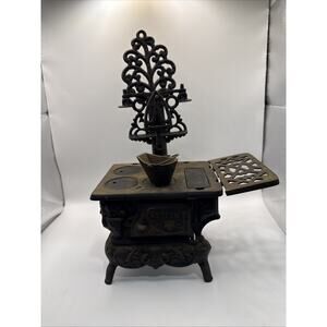Crescent Miniature Salesman Sample Cast Iron Stove W/Pot CS2